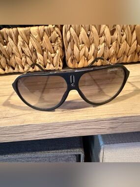 Carrera Hot/S Pilot Black Frame Sunglasses with Brown Gradient Lenses